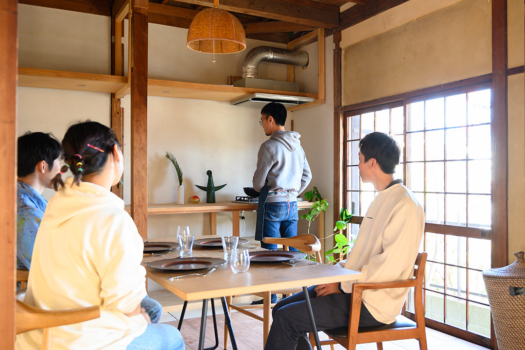 シェアキッチン兼住居に生まれ変わった空き家